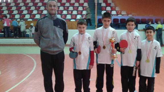 Biga İmam Hatip Ortaokulu Küçük Erkekler masa tenisi müsabakalarında il birincisi oldu.