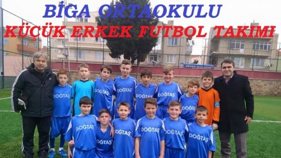 Biga Ortaokulu küçük erkek futbol takımı Çanakkale Birincisi oldu.