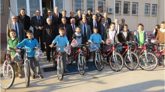 Sağlıklı Yaşam İçin Okullara Bisiklet Dağıtımı Yapıldı