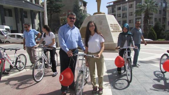 Lise Öğrencilerine Bisiklet Dağıtımı Yapıldı