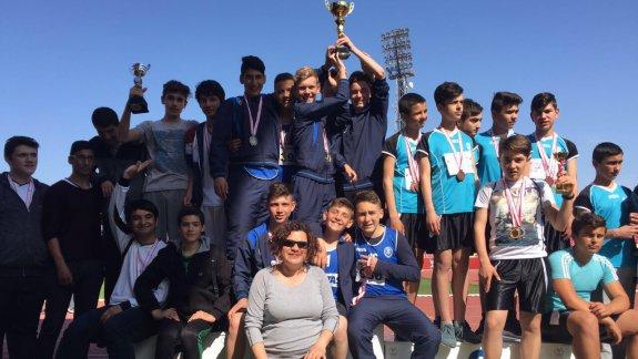  Biga Ortaokulu Okul Sporları Atletizm Müsabakalarında Yıldız Erkekler Kategorisinde İl Birincisi Oldu