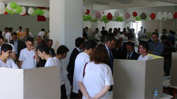Biga Anadolu İmam Hatip Lisesi 4006 TÜBİTAK Bilim Fuarı açıldı.