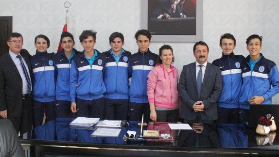Mehmet Akif Ersoy Anadolu Lisesi Genç Erkek (B) takımı Bölge Şampiyonasında Çanakkale´yi temsil edecek.