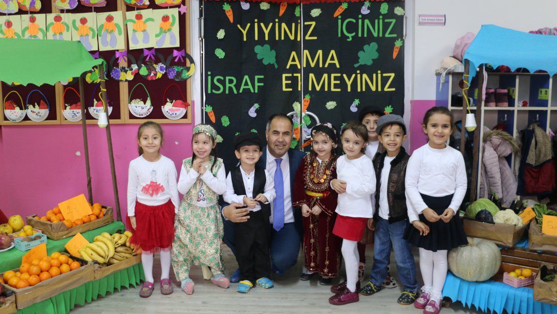 Biga Kaymakamı Mustafa CAN ve İlçe Milli Eğitim Müdürü Erkan BİLEN Bigalı Mehmet Çavuş Anaokulu Tutum, Yatırım ve Yerli Malları Haftası etkinliğine katıldı