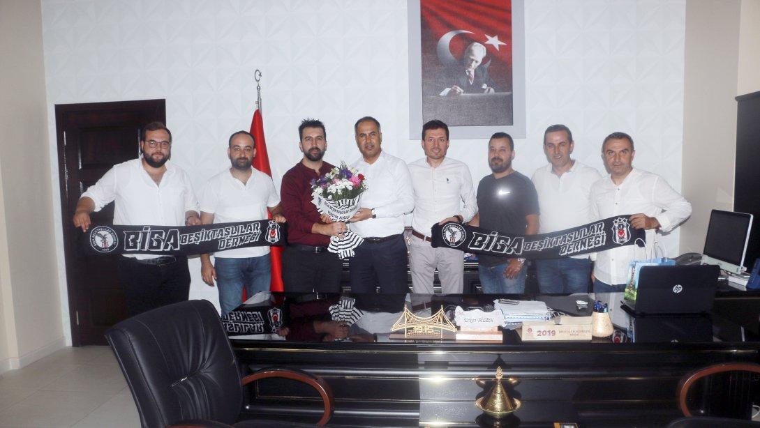 Biga Beşiktaşlılar Derneği yeni yönetimi İlçe Milli Eğitim Müdürümüz Erkan BİLEN'i makamında ziyaret etti