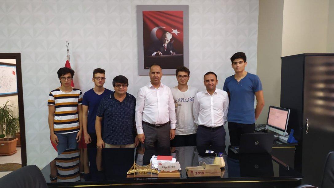 Biga Atatürk Anadolu Lisesi BAL Roket Takımı İlçe Milli Eğitim Müdürümüz Erkan Bilen'i ziyaret etti
