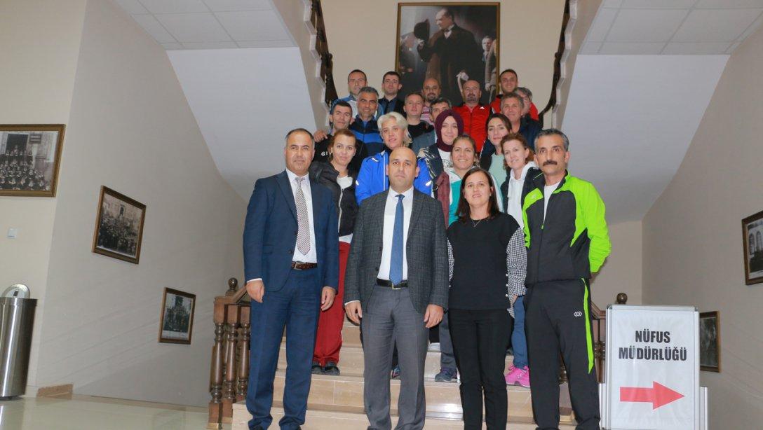 Türkiye Öğretmenler Kupası Masa Tenisi, Kadın Voleybol ve Futsal Turnuvalarında İl Şampiyonu olan takımlarımız Kaymakam Mustafa CAN ve İlçe Milli Eğitim Müdürümüz Erkan BİLEN ile bir araya geldiler.