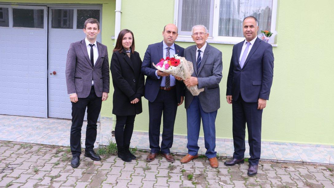 Biga Kaymakamı Mustafa CAN ve İlçe Milli Eğitim Müdürümüz Erkan BİLEN'den Emekli Öğretmene Ziyaret