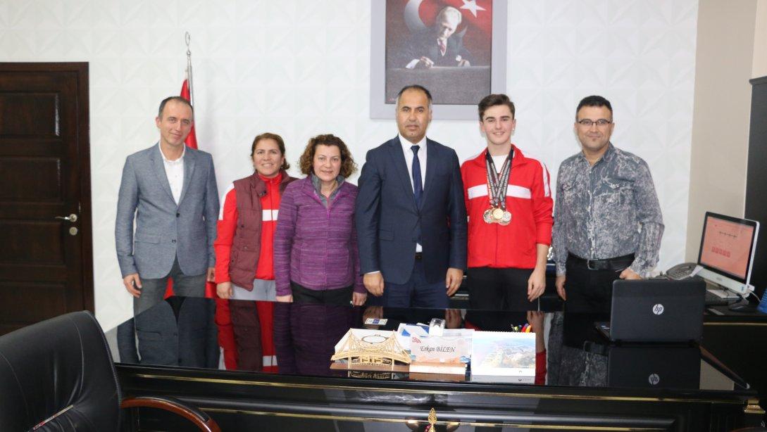 Türkiye Şampiyonu M.Anıl Korkmaz İlçe Milli Müdürümüz Erkan Bilen'i ziyaret etti