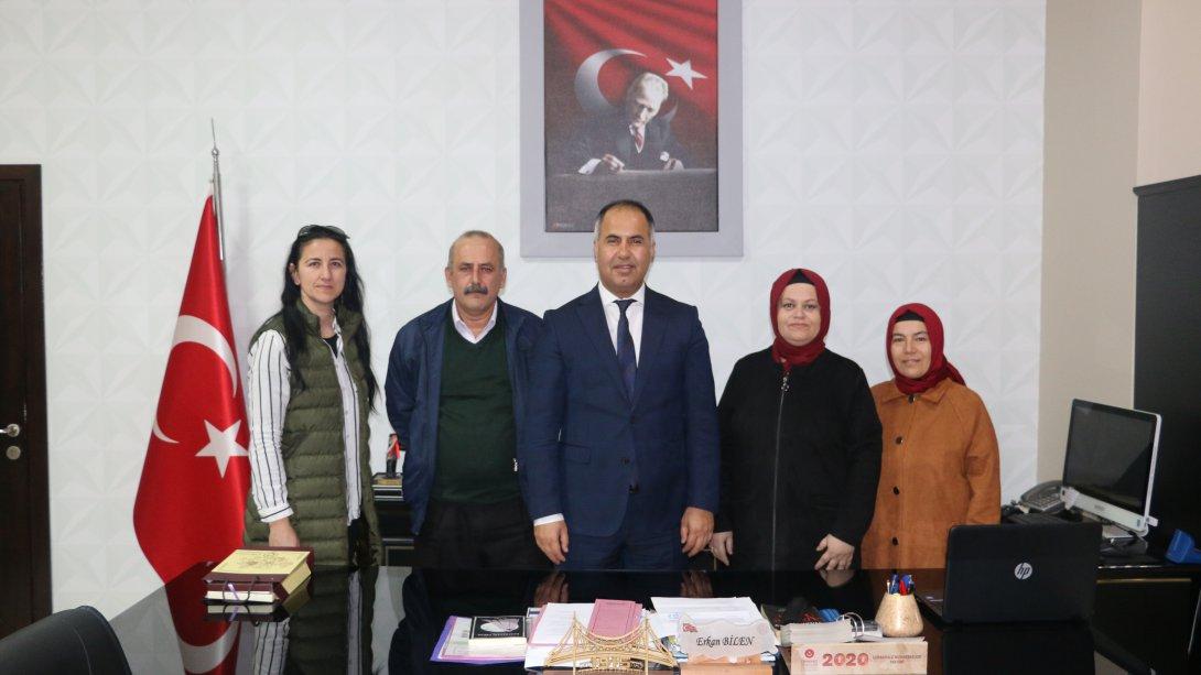 Mehmet Akif Ersoy Anadolu Lisesi Okul Aile Birliği Yönetimi İlçe Milli Eğitim Müdürümüz Erkan BİLEN'i makamında ziyaret etti