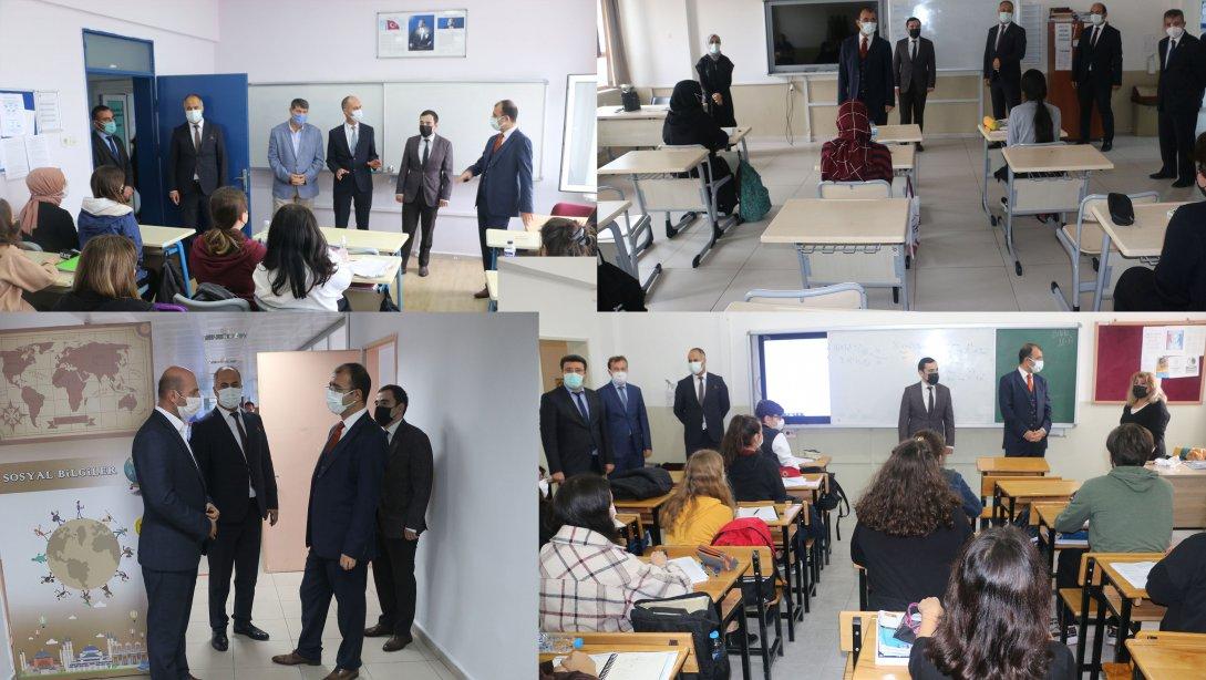 Biga Kaymakamı Erdinç DOLU ve İlçe Milli Eğitim Müdürümüz Erkan BİLEN'in Okul ziyaretleri devam ediyor.