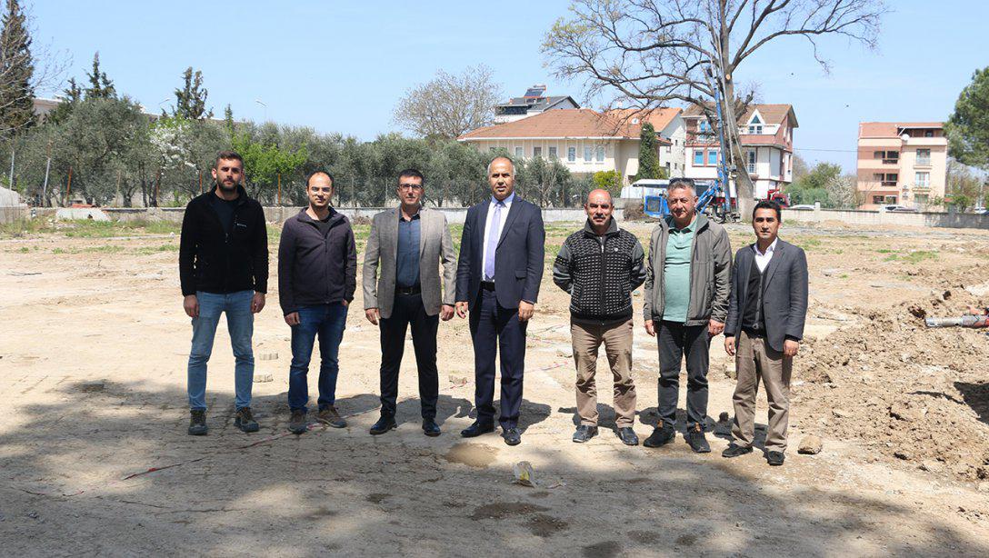 İlçe Millî Eğitim Müdürümüz Erkan Bilen okul inşaat alanında incelemelerde bulundu