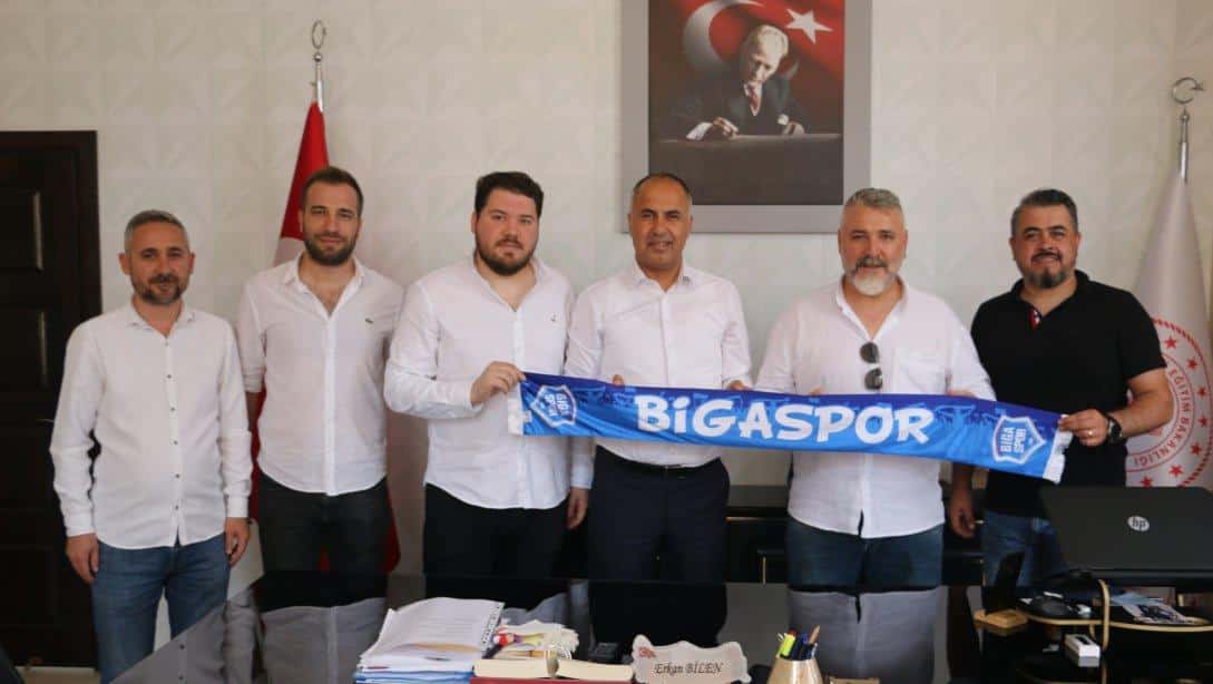 Bigaspor yeni başkanı İbrahim KÜÇÜK ve Yönetimi İlçe Milli Eğitim Müdürümüz Erkan BİLEN'i Makamında Ziyaret Etti