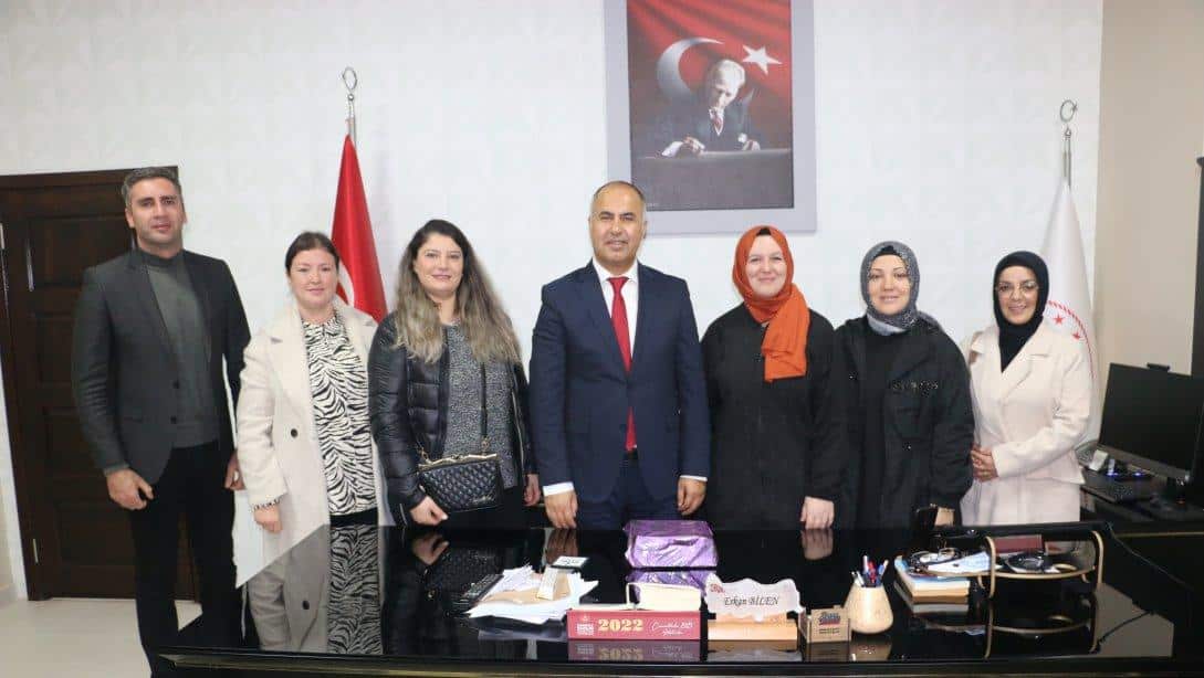 Karabiga Mustafa Kemal Ortaokulu Okul Aile Birliği Yönetimi İlçe Milli Eğitim Müdürümüz Erkan BİLEN'i makamında ziyaret etti