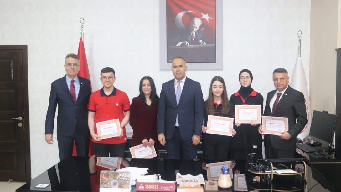 Özel Biga Bahçeşehir Koleji Fen Lisesi öğrencileri TÜBİTAK 2204-C Lise Öğrencileri Kutup Araştırma Projeleri Yarışmasında Türkiye Finallerinde