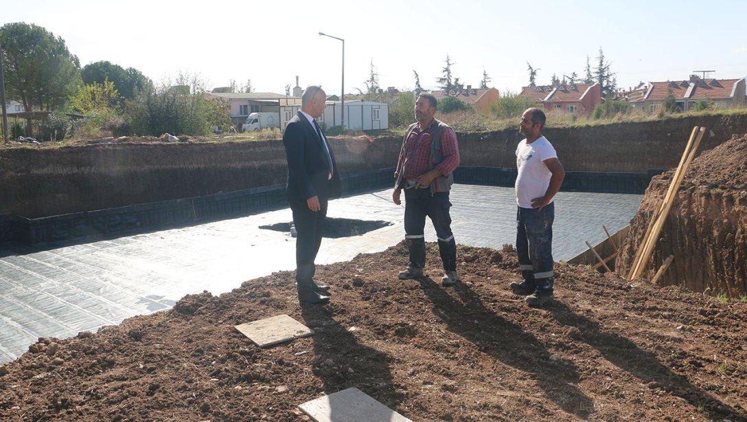 İlçe Milli Eğitim Müdürümüz Erkan Bilen devam eden okul inşaatlarında incelemelerde bulundu