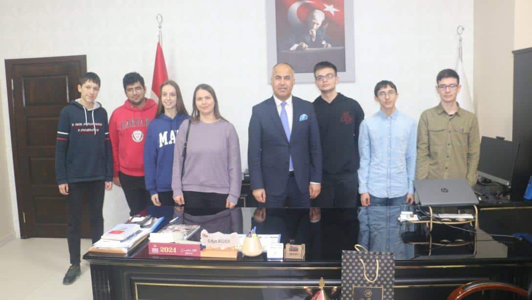 Enerjisa Bandırma Fen Lisesi Roket Takımı İlçe Milli Eğitim Müdürümüz Erkan Bilen'i ziyaret etti
