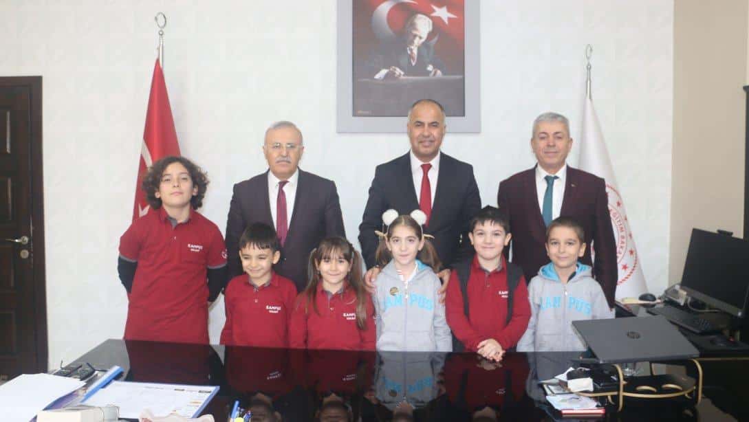 Akıl ve Zeka Oyunlarında dereceye giren Özel Biga Kampüs Koleji öğrencileri İlçe Millî Eğitim Müdürümüz Erkan Bilen'i Ziyaret Ettiler.
