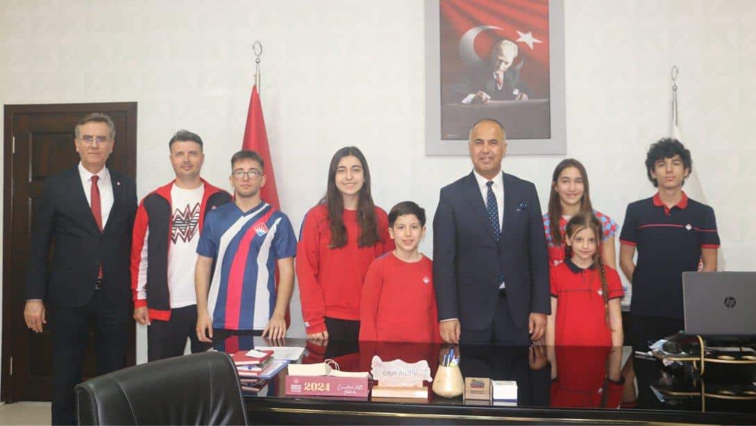 Okçuluk ve Modern Pentatlon Yarışmalarında dereceye giren Özel Biga Bahçeşehir Koleji öğrencilerinden Milli Eğitim müdürümüz Erkan Bilen'e ziyaret