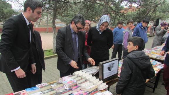 İlçe Milli Eğitim Müdürü Erdal Aslan Karabiga M. Kemal Ortaokulunun düzenlediği kermese katıldı.