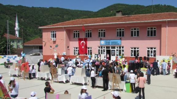 Yolindi Ortaokulu Tübitak Bilim Fuarı Sergisi açıldı.
