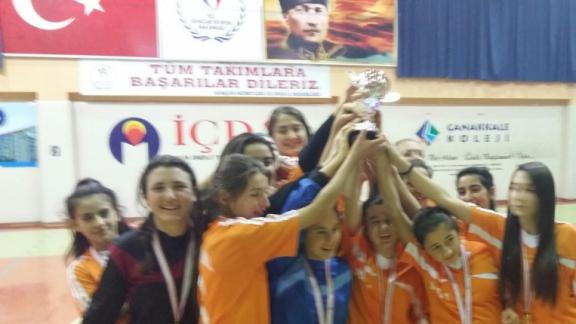Ayşe DOĞAN Mesleki Teknik Anadolu Lisesi Futsal İl Birincisi oldu.