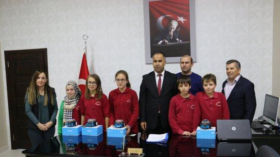 Biga İmam Hatip Ortaokulu Robotik ve Kodlama Çalışmalarını İlçe Milli Eğitim Müdürü Erkan BİLENe Sundu