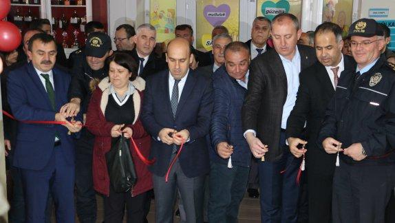 Çiçeklidede Özel İdare Ortaokulunda Şehit Polis Ercan YAZ Z-Kütüphanesi açıldı.