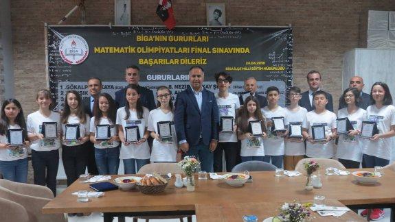 İlçe Milli Eğitim Müdürü Erkan Bilen Matematik Olimpiyatları Final Sınavına katılacak öğrencileri ödüllendirdi.