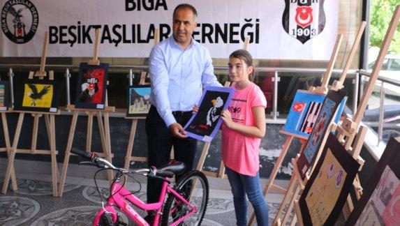 İlçe Milli Eğitim Müdürü Erkan Bilen, Beşiktaşlılar Derneğinin düzenlediği Resim Yarışması ödül törenine katıldı.