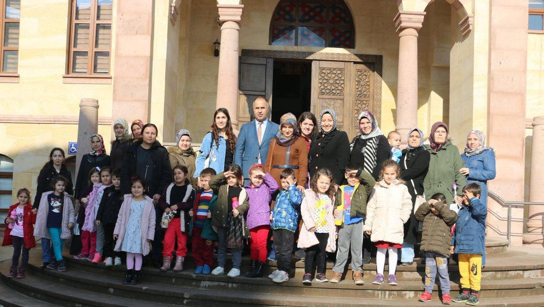 Bigalı Mehmet Çavuş Anaokulu Altın Günü Yerine Kütüphane Günü Projesi  kapsamında kütüphaneye gelerek 4.kez kitap değişimi yaptılar
