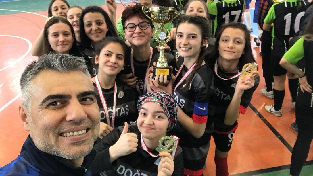 Ayşe Doğan Mesleki ve Teknik Anadolu Lisesi Genç Futsal Takımı İl Birincisi Oldu