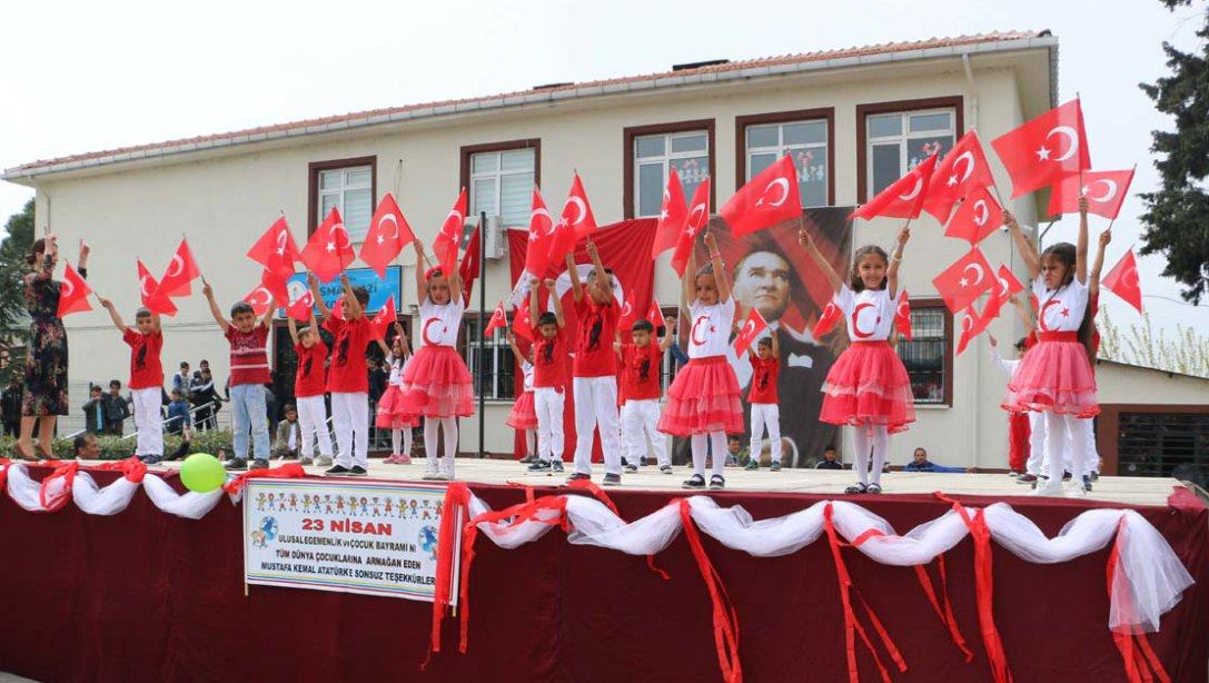 Osmangazi İlkokulu ve Şadan Doğan Anaokulu Öğrencilerinden 23 Nisan Ulusal Egemenlik ve Çocuk Bayramı Heyecanı