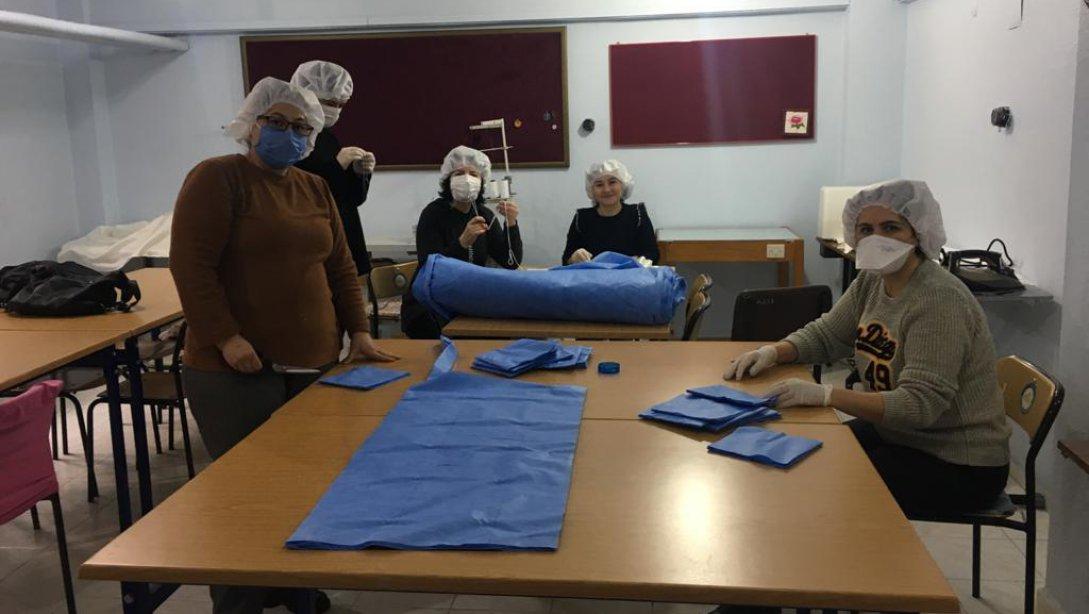 Halk Eğitim Merkezinden sağlık çalışanları için maske ve tek kullanımlık koruyucu kıyafet üretimi