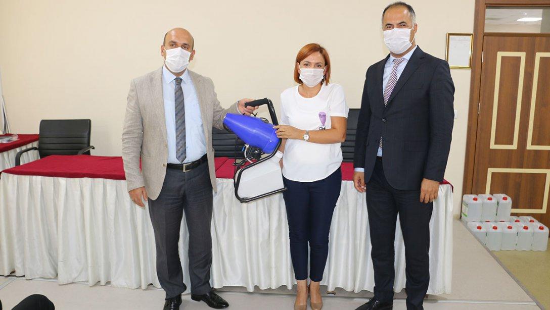 Köy okullarına ULV dezenfektan cihazı ve Hijyen Malzemesi dağıtıldı