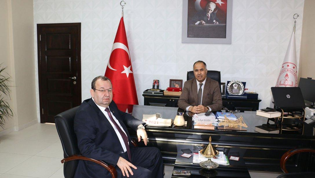 Biga Ticaret Odası Başkanı Şadan Doğan İlçe Milli Eğitim Müdürümüz Erkan Bilen'i ziyaret etti.