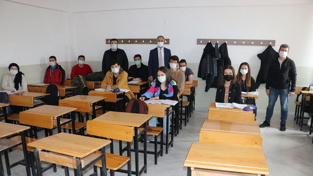 İlçe Milli Eğitim Müdürümüz Erkan Bilen, Biga Atatürk Anadolu Lisesini ziyaret etti.