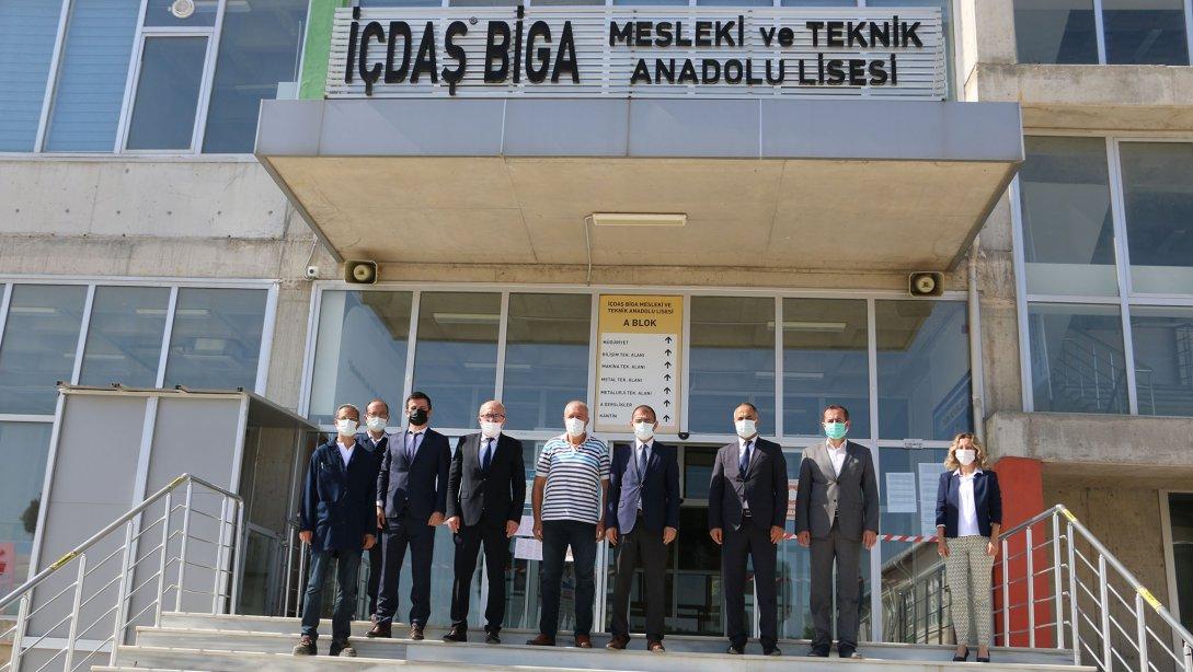 Biga Kaymakamımız Erdinç DOLU ve İlçe Milli Eğitim Müdürümüz Erkan BİLEN İçdaş Biga Mesleki ve Teknik Anadolu Lisesini ziyaret etti.