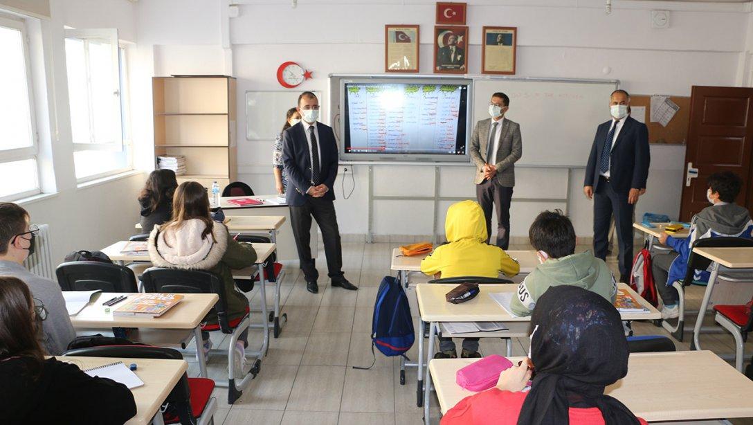 Kaymakamımız Erdinç Dolu ve İlçe Milli Eğitim Müdürümüz Erkan Bilen okulları ziyaret etti