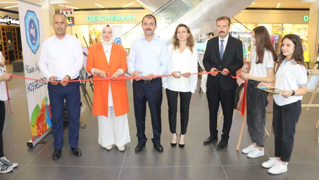 Mehmet Akif Ersoy Anadolu Lisesi Resim Sergisi açıldı.