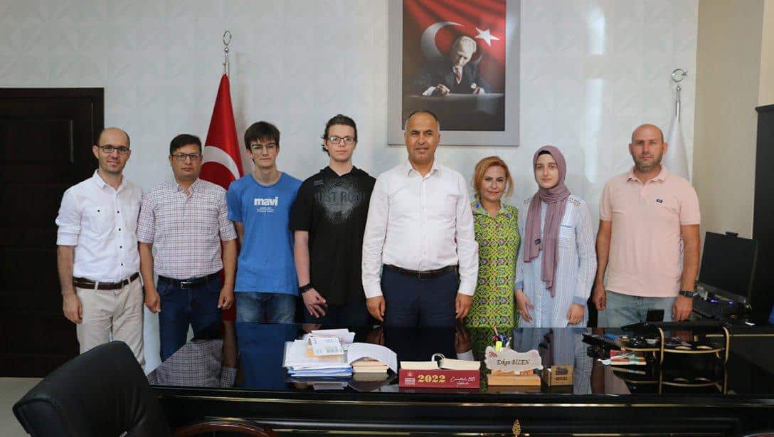 Biga İÇDAŞ Fen Lisesi Roket Takımı İlçe Milli Eğitim Müdürümüz Erkan Bilen'i ziyaret etti