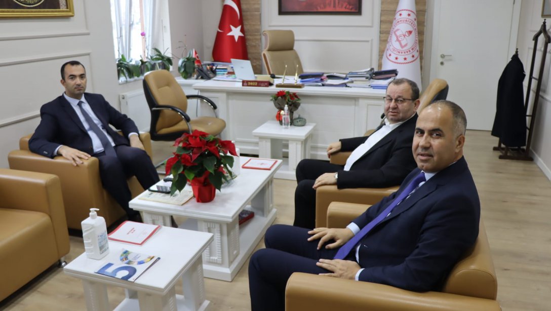 Milli Eğitim müdürümüz Erkan Bilen ve BTSO Başkanı Şadan Doğan İl Milli Eğitim müdürü Ferhat Yılmaz'ı ziyaret etti.