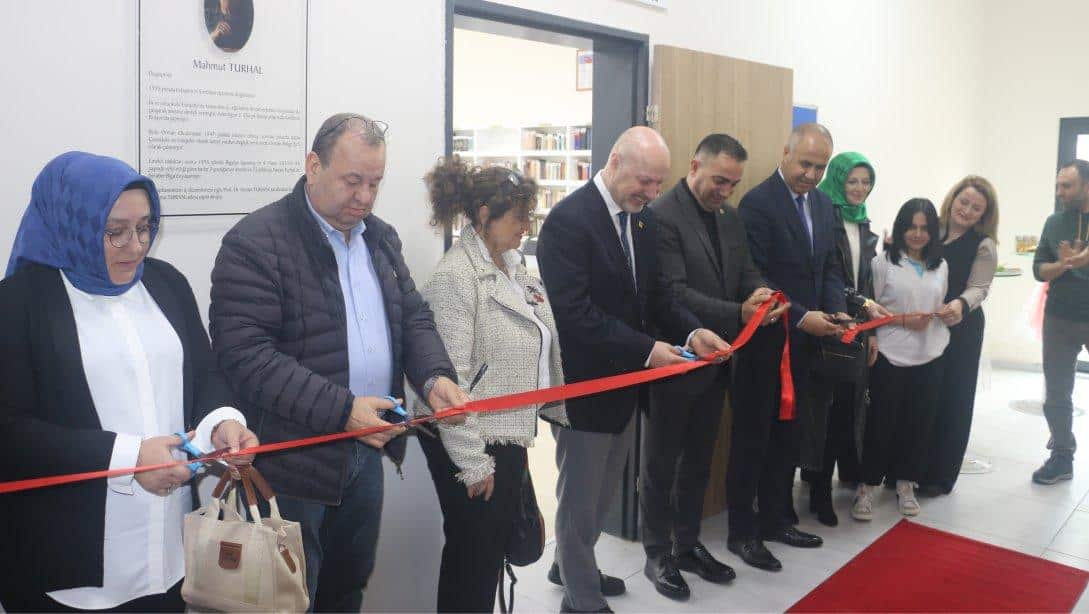 Mahmut Turhal Kütüphanesi törenle hizmete açıldı