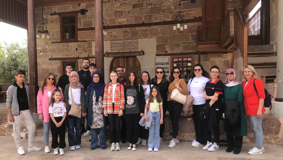 Öğrencilerden Bayramiç ilçesinde bulunan Mehmet Akif Ersoy Evine ziyaret