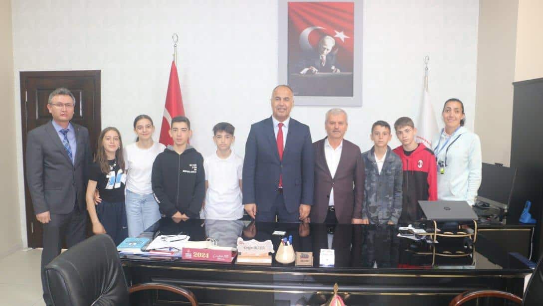 Spor Tırmanış Yarışmalarında il birincisi öğrencilerden Milli Eğitim müdürümüz Erkan Bilen'e ziyaret