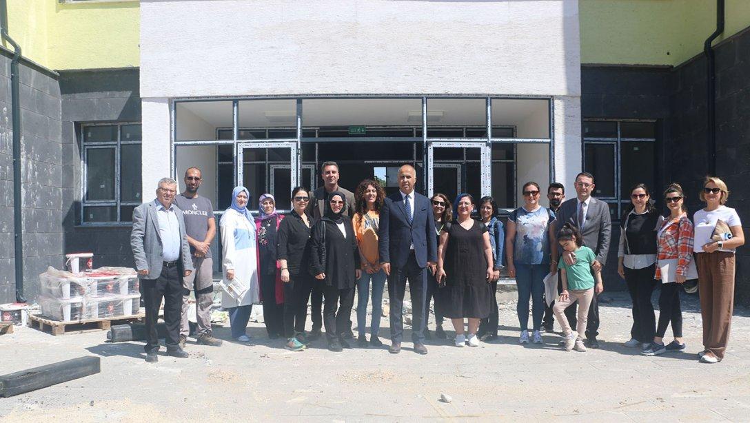 İlçe Milli Eğitim Müdürümüz Erkan Bilen, okul müdürleri ve okul aile birliği üyeleri okul inşaatlarında incelemelerde bulundular