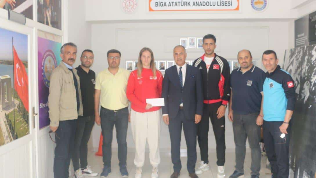 Atatürk Anadolu Lisesi öğrencisi Yağmur Nuriye Ergin Türkiye şampiyonu oldu.