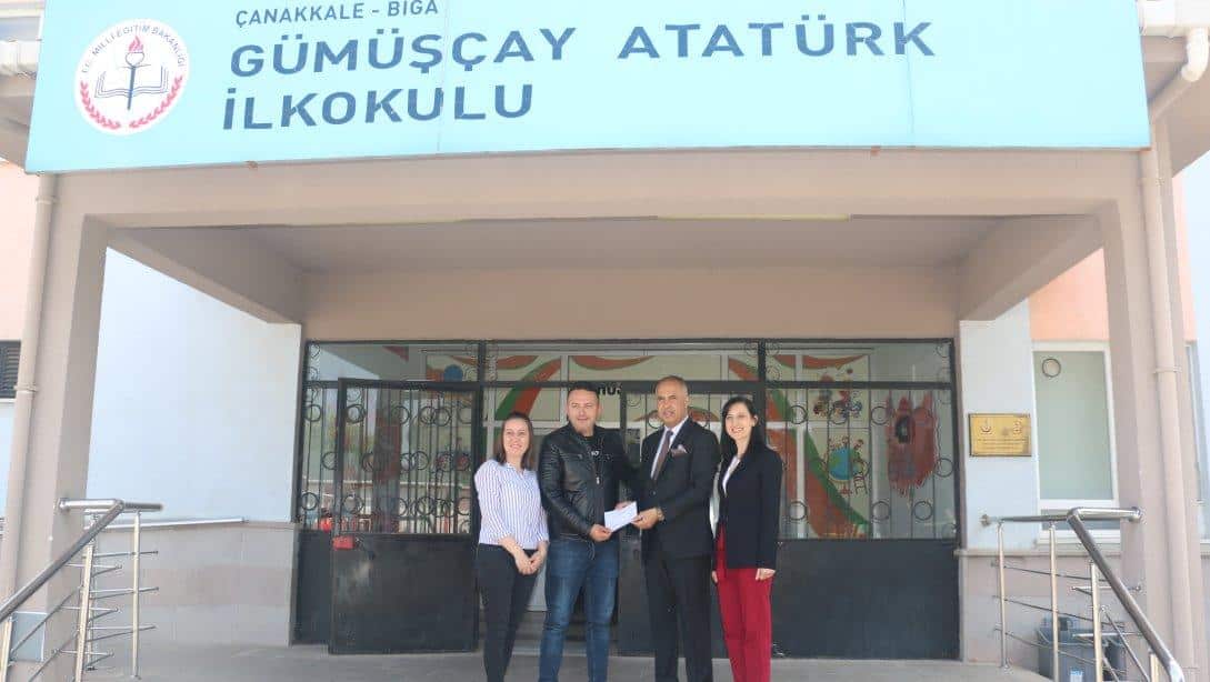 Gümüşçay Beldesi Cumhuriyet Mahallesinde yeni muhtar olarak seçilen Özkan SERT ilk maaşını Gümüşçay Atatürk İlkokulu/Ortaokuluna bağışladı