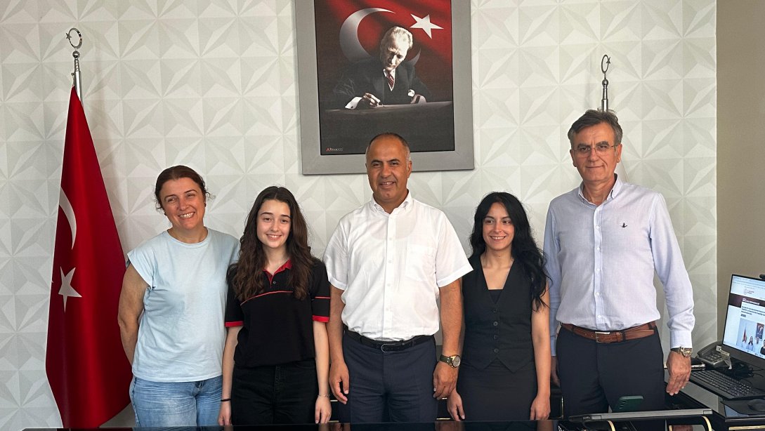 İlçe Milli Eğitim Müdürümüz Erkan Bilen Tübitak Biyoloji Olimpiyat Sınavı 1.aşamayı başarıyla geçerek yaz kampına kabul hakkı elde eden Nehir Üzel'i makamında kabul etti