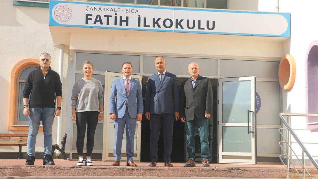 Biga Kaymakamı Ercan Kayabaşı ve İlçe Milli Eğitim Müdürümüz Erkan Bilen Fatih İlkokulunu ziyaret ettiler.